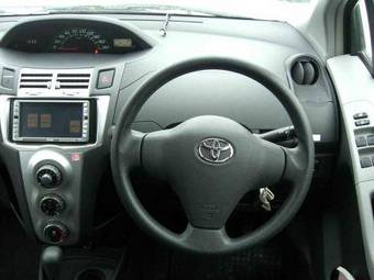2005 Toyota Vitz Pictures