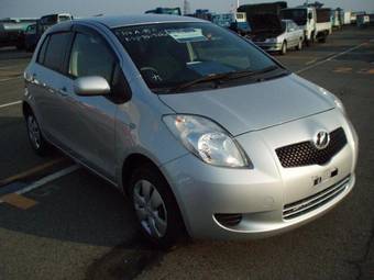 2005 Toyota Vitz Photos