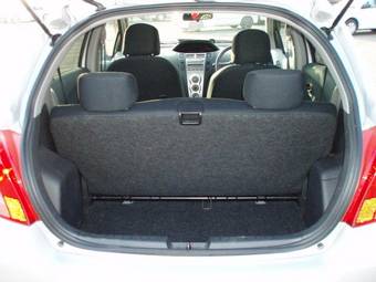 2005 Toyota Vitz Images