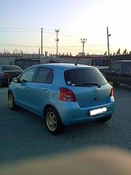 2005 Toyota Vitz Photos