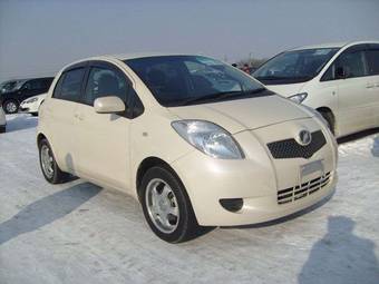 2005 Toyota Vitz Photos