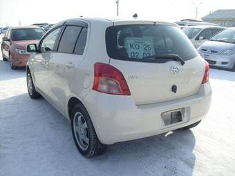 2005 Toyota Vitz Photos