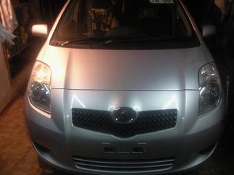 2005 Toyota Vitz Photos