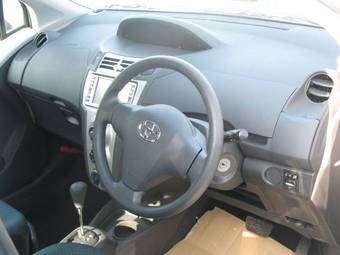 2005 Toyota Vitz Pictures