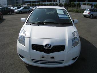 2005 Toyota Vitz Images