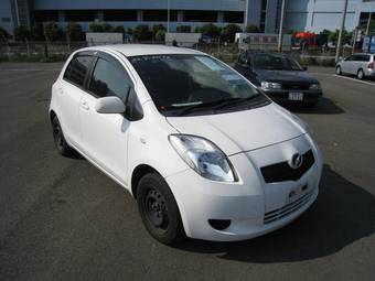 2005 Toyota Vitz Pics