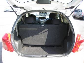 2005 Toyota Vitz Pictures
