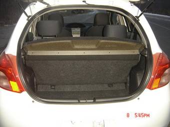 2005 Toyota Vitz Photos