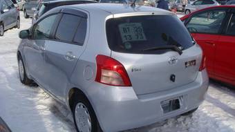2005 Toyota Vitz Images