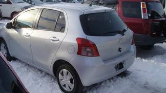 2005 Toyota Vitz Pics