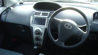 2005 Toyota Vitz Pictures