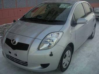 2005 Toyota Vitz Photos