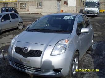2005 Toyota Vitz Photos