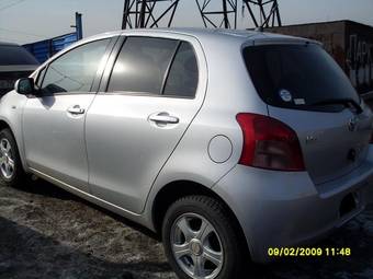 2005 Toyota Vitz Photos