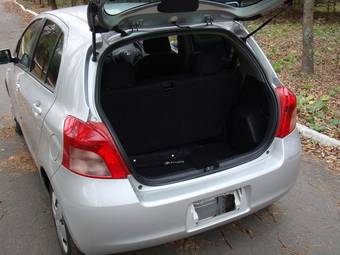 2005 Toyota Vitz Pictures