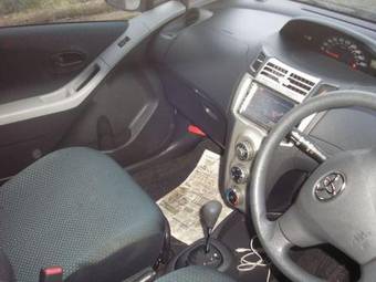 2005 Toyota Vitz Pictures