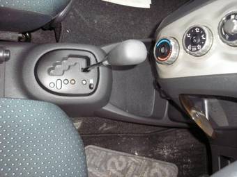 2005 Toyota Vitz Pics