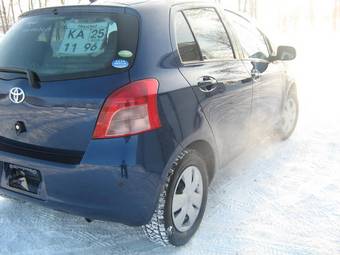 2005 Toyota Vitz Photos