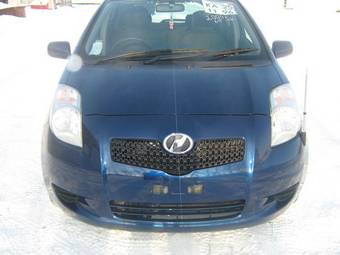 2005 Toyota Vitz Photos