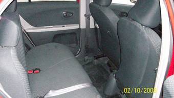 2005 Toyota Vitz Photos