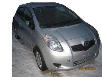 2005 Toyota Vitz Images