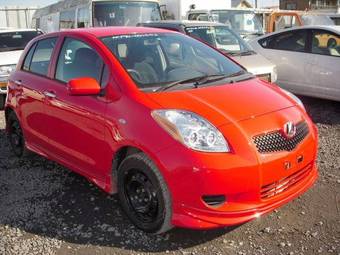 2005 Toyota Vitz Photos