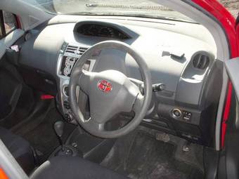 2005 Toyota Vitz Images