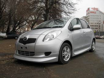 2005 Toyota Vitz Photos