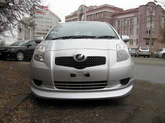 2005 Toyota Vitz Photos