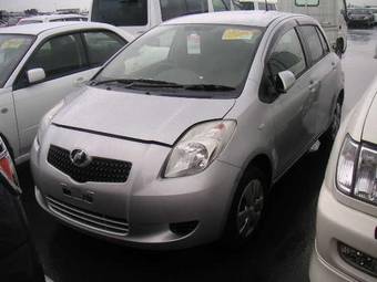 2005 Toyota Vitz Photos