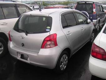 2005 Toyota Vitz Photos