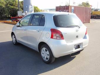 2005 Toyota Vitz Images