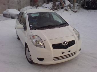 2005 Toyota Vitz Images