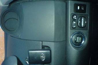 2005 Toyota Vitz Photos