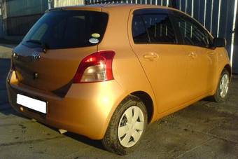 2005 Toyota Vitz Photos