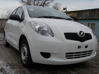 2005 Toyota Vitz Photos