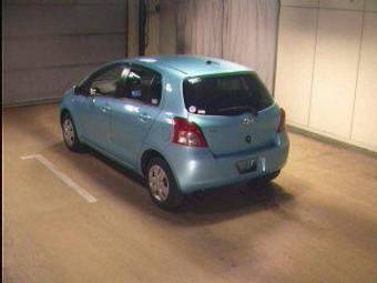 2005 Toyota Vitz Pics