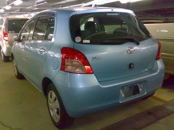 2005 Toyota Vitz Photos