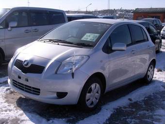 2005 Toyota Vitz Images