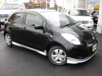 2005 Toyota Vitz Images