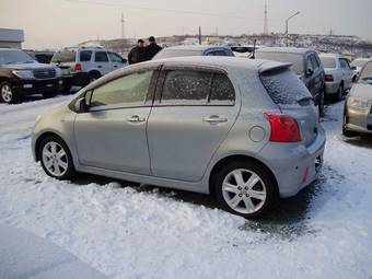 2005 Toyota Vitz Photos