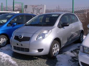 2005 Toyota Vitz Photos