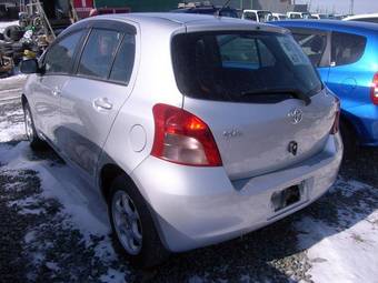 2005 Toyota Vitz Photos