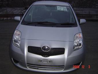 2005 Toyota Vitz Photos