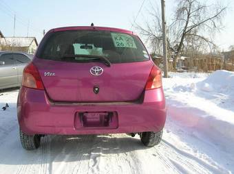 2005 Toyota Vitz Photos