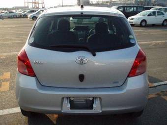 2005 Toyota Vitz Photos