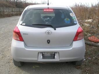 2005 Toyota Vitz Photos
