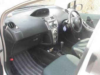 2005 Toyota Vitz Pictures