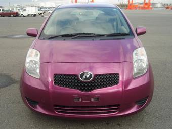 2005 Toyota Vitz Photos