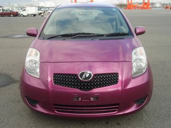 2005 Toyota Vitz Photos